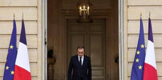 Francia, Lecornu si dimette: è il premier con il mandato più breve della Quinta Repubblica