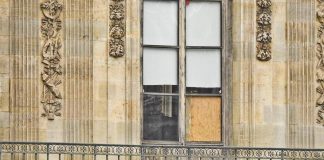 Furto al Louvre, ecco quanto valevano i gioielli della corona: la stima della procura di Parigi