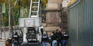 Louvre riapre ai visitatori. Darmanin: “Furto dà immagine pessima della Francia”