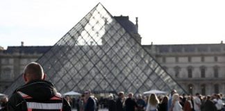 Furto al Louvre, media: “Arrestato terzo sospetto”