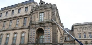 Parigi, colpo clamoroso al Louvre: rubati i gioielli di Napoleone