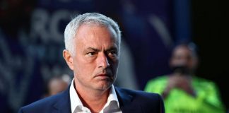 Mourinho, show contro i giornalisti: “Tu quanto guadagni?”