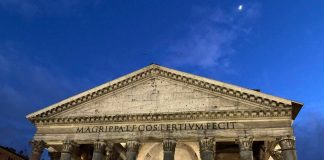Cade dal muro del Pantheon, morto turista giapponese