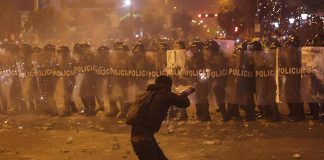 Perù, scontri a Lima dopo manifestazione contro nuovo governo: un morto e oltre 100 feriti