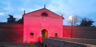 Campagna “Nastro Rosa” contro il tumore al seno, Sabbioneta illumina la Porta Imperiale