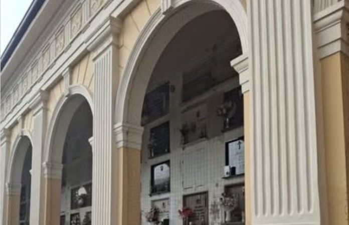 portico cimitero moglia