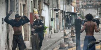 Brasile, maxi blitz anti narcos a Rio de Janeiro: almeno 64 morti tra sospetti e polizia