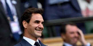 Shanghai, folla in delirio per il ritorno in campo di Federer