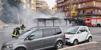 Roma, bus in fiamme: nessun passeggero ferito