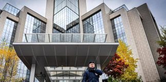 Ucraina, ondata di droni sulla Russia: colpita raffineria e impianto chimico