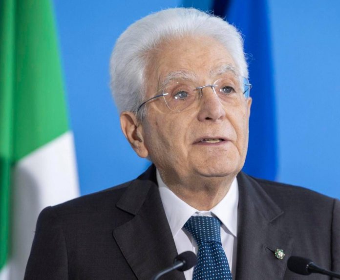 sergiomattarella_sfondoblu_quir