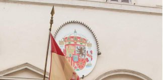 Spagna, Fontanone illuminato e centinaia di ospiti a Roma per la Festa nazionale in ambasciata