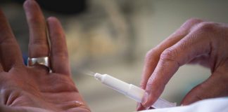 Reazioni allergiche gravi, ora c’è lo spray nasale di adrenalina: quando arriva in Italia