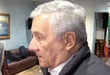 Studenti palestinesi arrivano a Ciampino per studiare negli atenei italiani, Tajani: “Formeremo la loro futura classe dirigente”