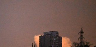 Ucraina, attacchi russi su Kiev: almeno due morti. Trump-Putin, nessun vertice per ora