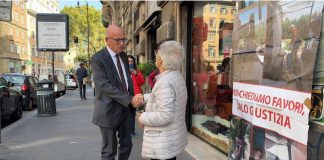 70enne sotto sfratto si ‘accampa’ a via Arenula, Sisto la incontra: “Verifiche sul caso”