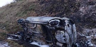 Verona, perde controllo per la velocità: auto si cappotta e prende fuoco