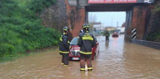 Maltempo in Toscana, a Pistoia evacuata una scuola e salvate due persone intrappolate in auto