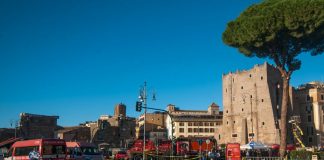 Crollo a Roma, morto l’operaio estratto dalle macerie