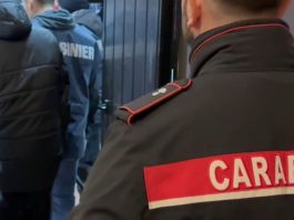 Roma, manomettevano sportelli bancomat per rubare denaro, arrestati tre rumeni