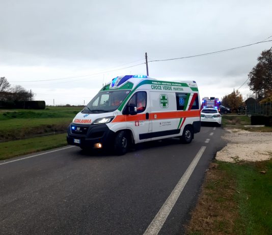 Castel d’Ario, scontro auto‑moto: 19enne ferito e portato al Poma
