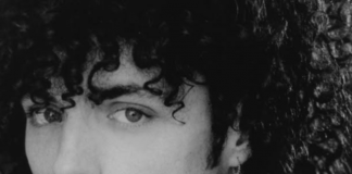 Alex Britti prima dei ‘7000 caffè’: spunta la foto del 1994, ricci e sguardo intenso