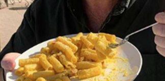 Carbonara fake al Parlamento Ue, la battaglia finisce sul Telegraph. Lollobrigida: “In arrivo nuova legge”
