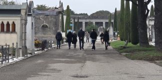 Tradizione e memoria: cimiteri affollati nel Mantovano tra fiori e celebrazioni