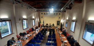 Iveco, Consiglio aperto tra sedie vuote: lavoratori e rappresentanti del centro destra assenti