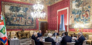 Ucraina, Consiglio supremo di difesa: “Pieno sostegno a Kiev, nuovo pacchetto di aiuti militari”