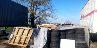 Villa Saviola: discarica abusiva segnalata in un parcheggio pubblico