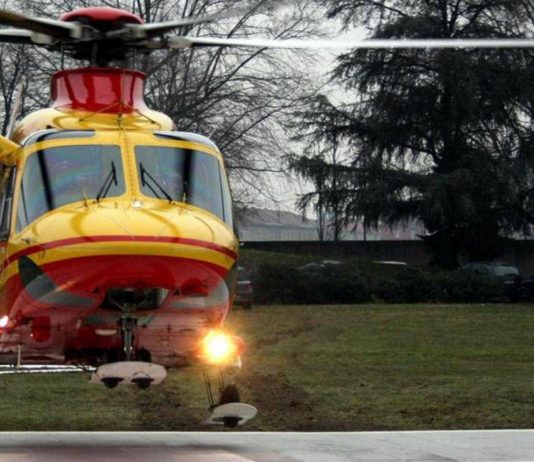 Borgo Virgilio, bimbo di 2 anni cade da un muretto al parco: elitrasportato a Brescia