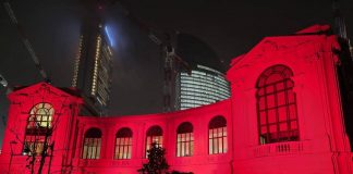 Violenza su donne, Fondazione Fiera Milano illumina di rosso sede Palazzina degli Orafi