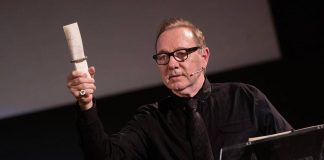 Kevin Spacey senza fissa dimora: “Vivo in Airbnb e in hotel, vado dove c’è lavoro”