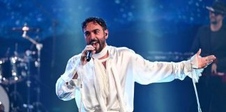 Marco Mengoni e la bimba di pochi mesi al concerto: “Tua mamma è una pazza”