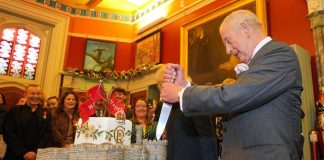 Re Carlo compie 77 anni, Buckingham Palace diffonde una nuova foto ufficiale