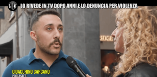 Podcaster denunciato per violenza sessuale, la madre della ragazza: “Prove in procura”
