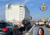 Incidente in A22, auto tampona un camion: muore donna di 36 anni