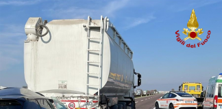 Incidente in A22, auto tampona un camion: muore donna di 36 anni