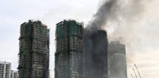 Hong Kong, almeno 55 i morti del maxi incendio: soccorritori cercano sopravvissuti