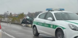 Perde il controllo dell’auto e finisce nella scarpata: code stamattina sul ponte di S.Giorgio