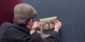Louvre, due tiktoker appendono il loro ritratto vicino alla Gioconda