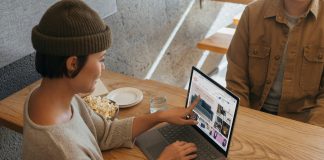 Intrattenimento e comunità: come il digitale ci tiene uniti