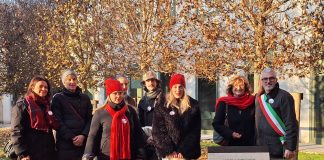 Mantova, violenza sulle donne: oltre 370 richieste d’aiuto nel 2024. Inaugurata la panchina rossa