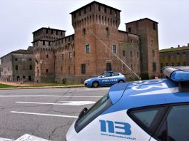Mantova, tre arresti al mercato: Polizia sventa furto ai danni di un’anziana