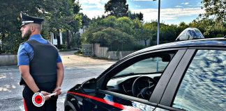 Viadana, fugge all’alt dei carabinieri: scatta l’inseguimento. 26enne fermato e denunciato
