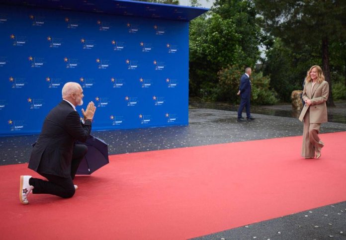 rama_meloni_tirana_ginocchio_fg_ipa