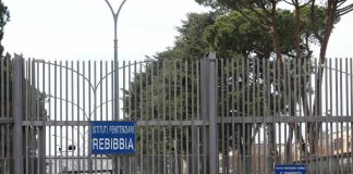 Omicidi Villa Pamphili, “Kaufmann ha aggredito agenti in carcere”