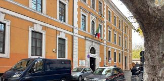 Roma, telefonata segnala bomba all’istituto De Amicis: studenti evacuati