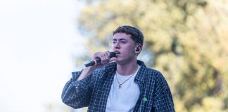 Sanremo 2026, Tredici Pietro tra i big: chi è il rapper che ‘odia i raccomandati’